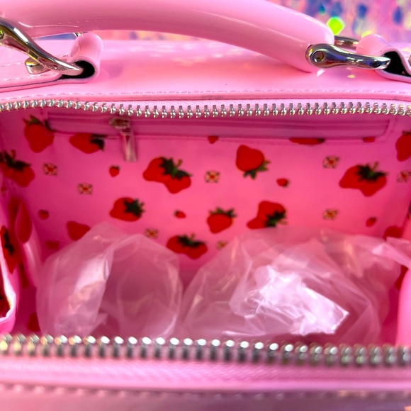 Dolls Kill x Strawberry Shortcake Lunchbox Purse - Picture 4 of 7
